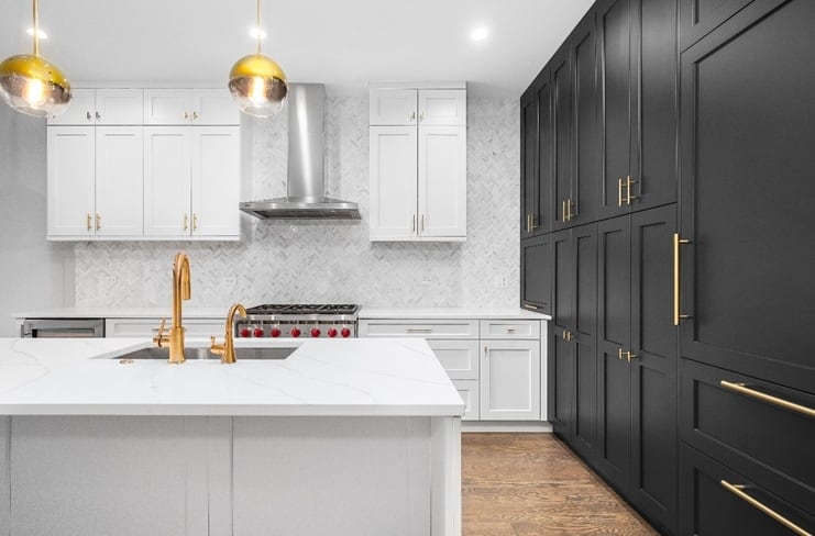 white shaker kitchen cabinets